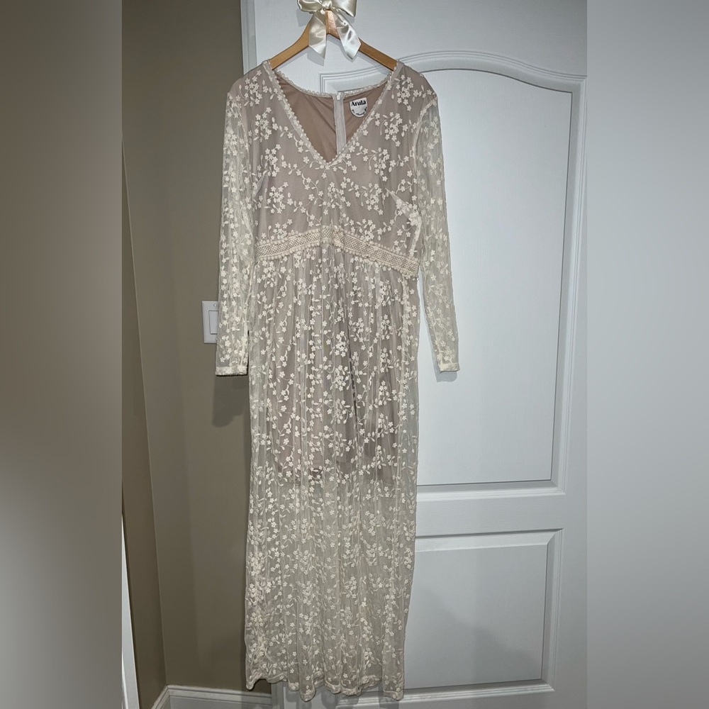 Arula Maxi Cream/Tan - never worn - size A